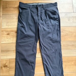 Orvis Men's Charcoal Cargo Pants